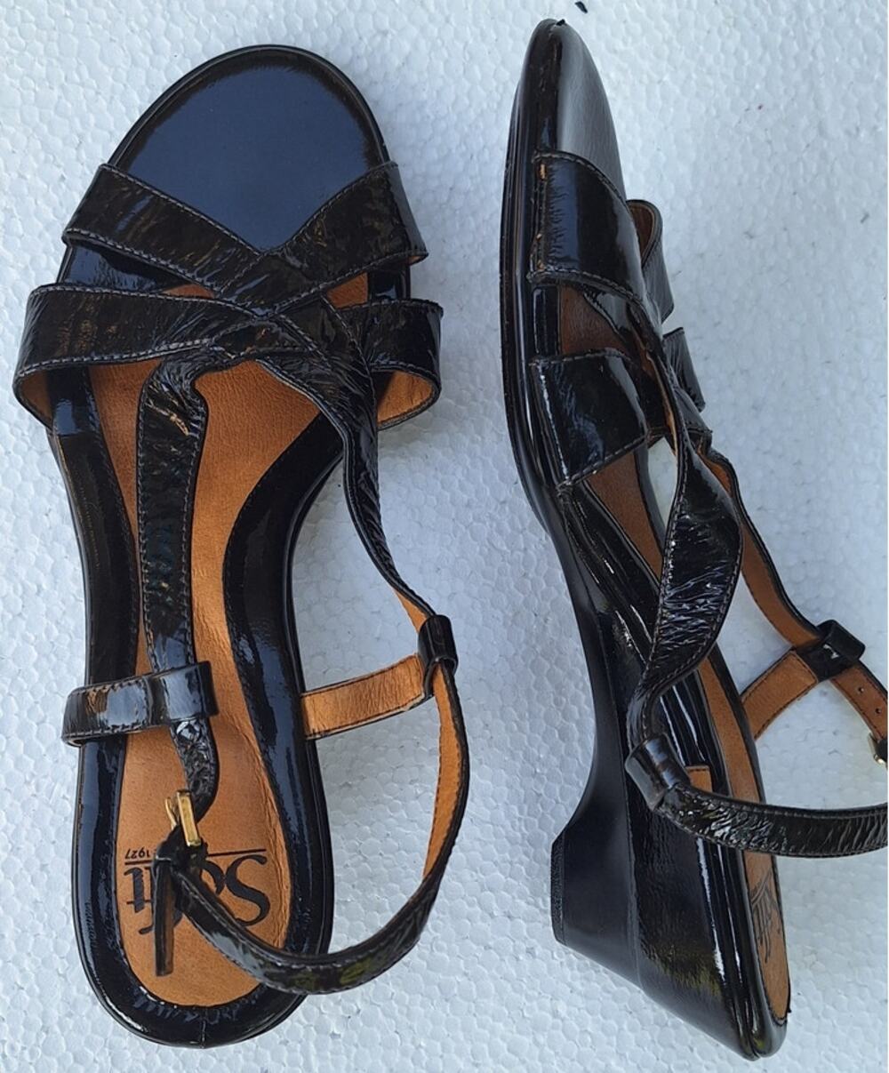 Sofft Andrea Patent Leather Strappy Kitten Wedge Slingback Black Sandal Sz. 8.5